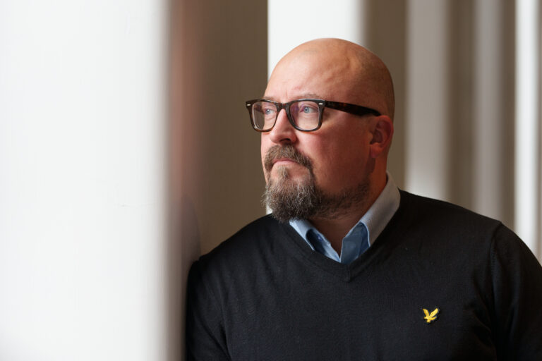 KOKONAISVALTAINEN JÄRJESTELMÄ tuotanto-omaisuuden ja sen elinkaaren hallintaan