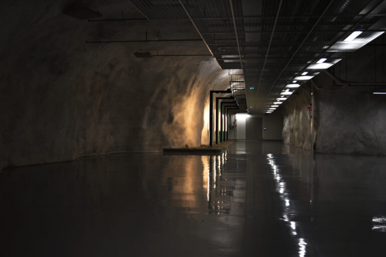 Yritysten kriittinen data tarvitsee kokonaisturvallisia palvelinkeskuksia ja palveluita