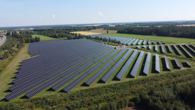 Oomi Solar – merkittävien aurinkoenergiahankkeiden kumppani