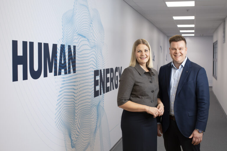 Sanni ja Tommi ratkovat Eleniassa energian puhdasta tulevaisuutta