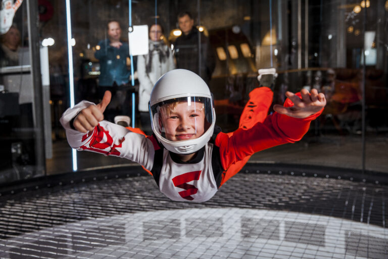 Föönissä lentää KOKO PERHE!