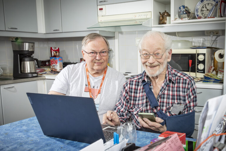 ”Nykyään on pakko hallita digilaitteet”