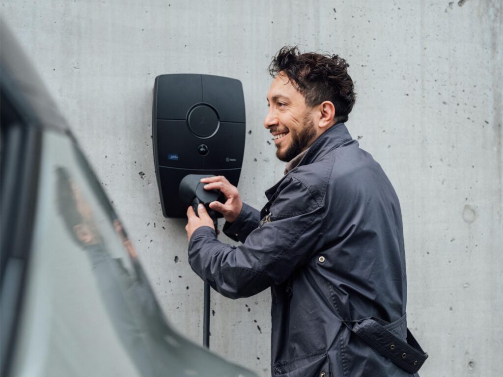 Zaptec_2023_by-marthe-thu-34_mid_black_h - Gsdnordic.fi - Gsdnordic.fi